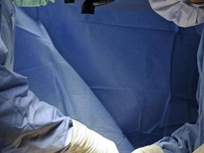 64χρονος ο πρώτος Αμερικανός που υποβλήθ...