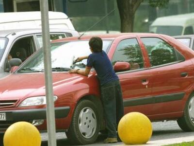 Η ΕΛ.ΑΣ. μάζεψε τα παιδιά των φαναριών τ...