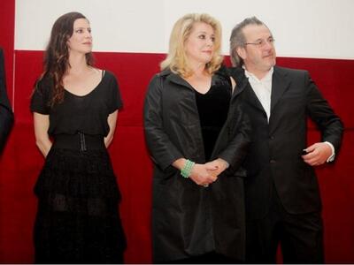 Στην Αθήνα η θρυλική Κατρίν Ντενέβ- Τράβ...