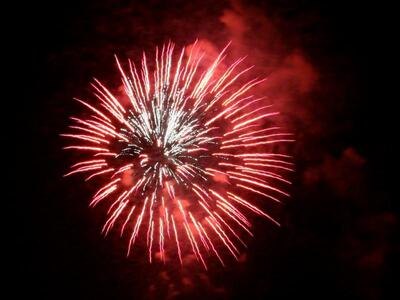 Νεκροί και τραυματίες από πυροτεχνήματα ...