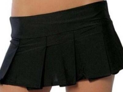 Αποβάλλεσαι γιατί είναι η φούστα σου κοντή