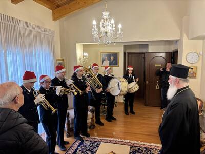 Κάλαντα των Χριστουγέννων έψαλαν στον Μη...