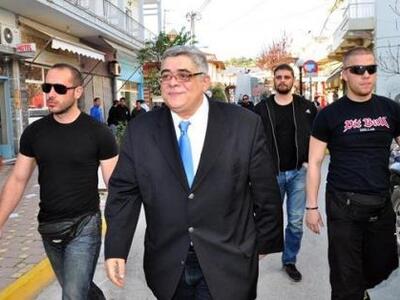 Η Χρυσή Αυγή αποκαλεί "ξεφτι(λι)σμέ...