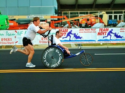 Πέθανε ο πατέρας-πρότυπο που έτρεχε με τ...