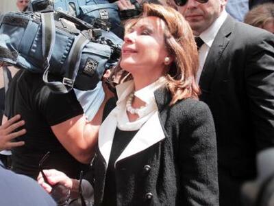 Πάρτε βαθιά ανάσα και διαβάστε πόσα πήρε...