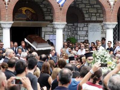 Πλήθος κόσμου είπε το τελευταίο "αν...