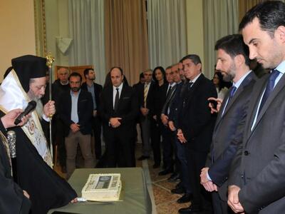 ΔΕΙΤΕ ΦΩΤΟ από την κοπή της Πρωτοχρονιάτ...