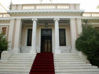 Το Μαξίμου "σέρνεται" σε επανα...