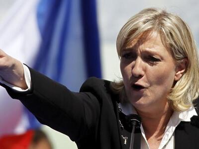 H Mαρί Λεπέν χαιρετίζει τα αποτελέσματα ...