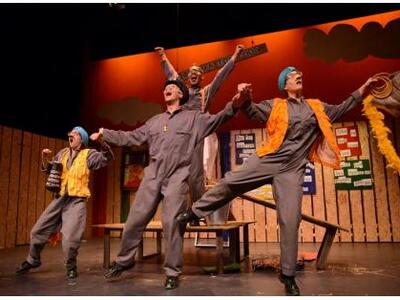 Παράταση παραστάσεων για τη «Φάρμα των Ζ...