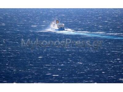 Δείτε το πλοίο να δίνει μάχη με τα κύματα ΒΙΝΤΕΟ