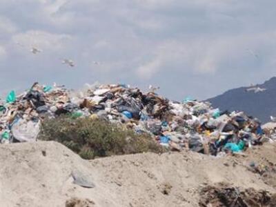 Η Μύκονος "πνίγεται" στα σκουπίδια