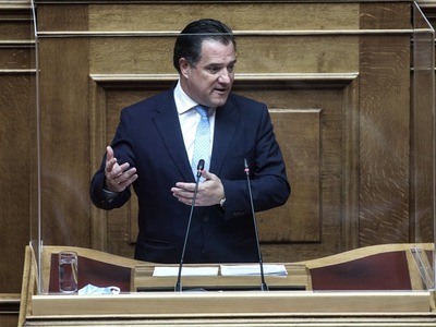 O Άδωνις έγινε νονός ενώ απαγορεύονται ο...