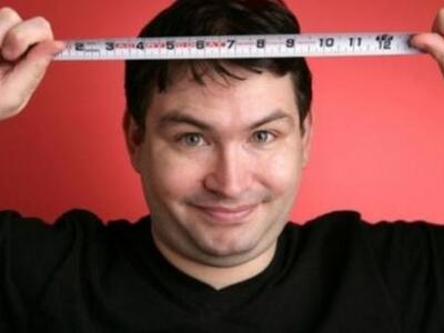 Ανδρας προικισμένος με 34 εκατοστά, συνε...