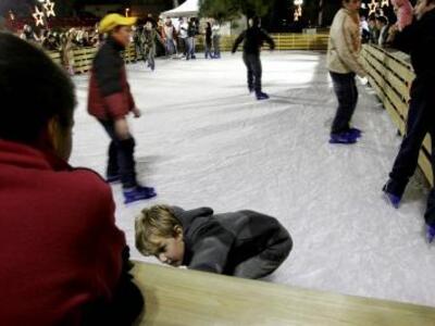 Πολύς κόσμος στο παγοδρόμιο στα Ψηλαλώνια
