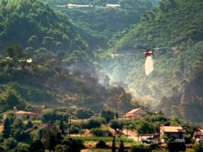 Ενισχύονται οι δυνάμεις στη μεγάλη φωτιά...