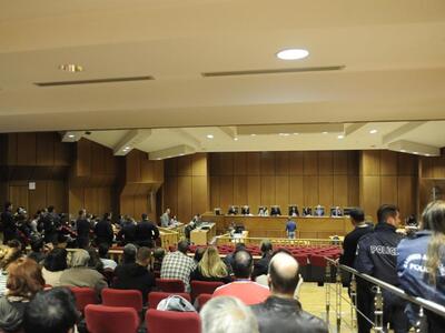 Επανήλθε το δικαστήριο μετά τη διακοπή, ...