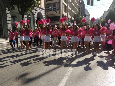 Πάνω από 11.000 «έβαψαν» ροζ την Πάτρα -...