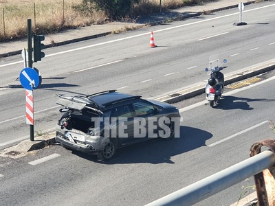Πάτρα: Φορτηγό "καρφώθηκε" πίσ...