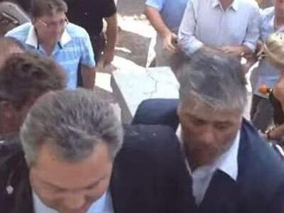 Υποδέχθηκαν με...αυγά τον Πάνο Καμμένο σ...