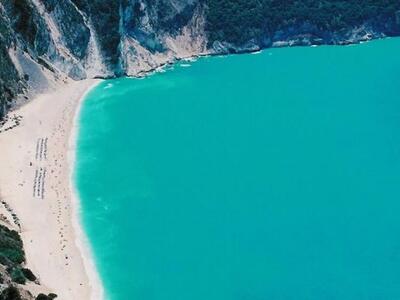 Δεκαεννέα παραλίες χάνουν τη Γαλάζια Σημ...