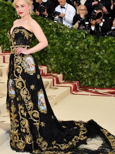 ΕΜΙΛΙΑ ΚΛΑΡΚ ΜΕ DOLCE E GABBANA