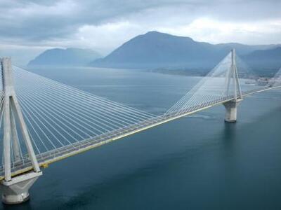 Πάτρα - Καιρός: Παιχνίδι του ήλιου με τα...