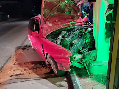 Κεφαλόβρυσο Αιτωλικού: Όχημα καρφώθηκε σε πινακίδα βενζινάδικου-ΦΩΤΟ