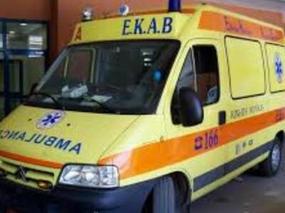 EKAΒ: Το ασθενοφόρο απο την Ηλεία με τη ...