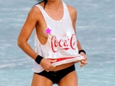 Η σέξι βουτιά που ανέβασε τη θερμοκρασία... 