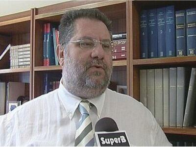 Παρουσιάζει το συνδυασμό του ο Υποψήφιος...