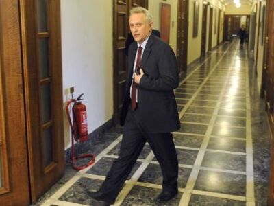 "Λουκέτο" σε 1.800 δημοτικές ε...