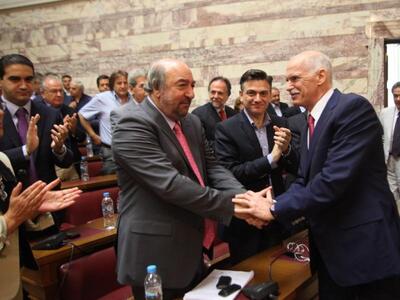 Ξέσπασε εμφύλιος στο Παπανδρεϊκό μπλοκ 