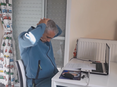 Γυμναζόμαστε στο σπίτι με τον Μάκη Παρασ...