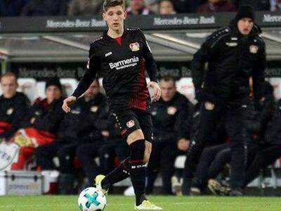 Ποδόσφαιρο: Ο Ρέτσος στη λίστα αστέρων τ...