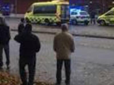 Σουηδία: Μασκοφόρος οπλισμένος με σπαθί ...