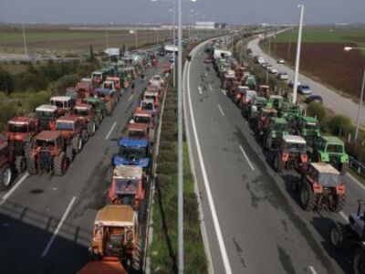 25 εκατομμύρια ευρώ την ημέρα κοστίζουν τα μπλόκα