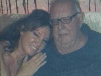 Η Βάνα Μπάρμπα στα μπουζούκια στην αγκαλ...