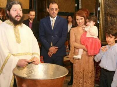 Την κόρη τους βάπτισαν χθες ο Γιώργος Πλ...