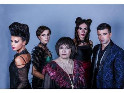 Δείτε φωτό από την παράσταση "Η μαμ...