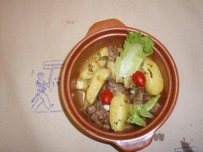 Μεθυσμενο Λουκανικο με πατατουλες μπεϊμπι