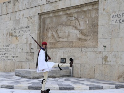  Άγνωστος Στρατιώτης: Ο Χάρης Δούκας προ...
