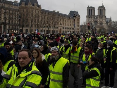 Πεδίο μάχης και πάλι το Παρίσι-Νέες συγκ...