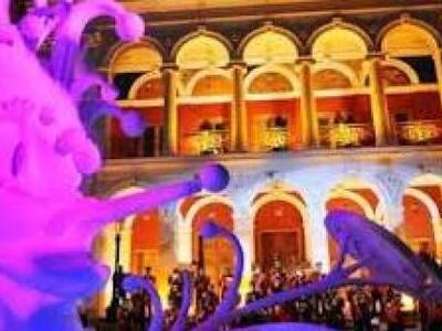 Ανοιχτά τα εμπορικά από τις 8 το βράδυ ω...