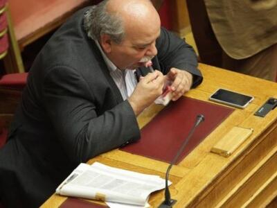 Το cheesecake του Νίκου Βούτση στη Βουλή...