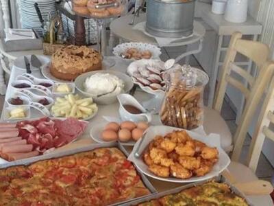 Κυριακάτικο πρωινό να γλύφεις και τα δάχ...