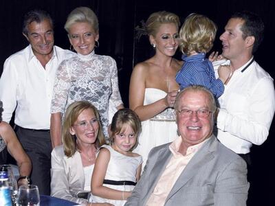 Οι ευτυχείς γονείς Γιώργος και Ιωάννα Σκ...