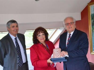 Η Δημοτική Σύμβουλος Ρ. Χαλιώτη προσφέρε...