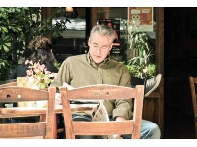 Ο δημοσιογράφος Νίκος Μάνεσης με την οικ...