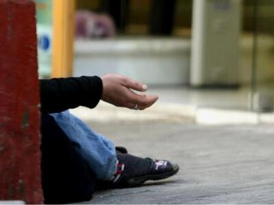 Το πρωί στη Γούναρη στην Πάτρα, μία γυνα...